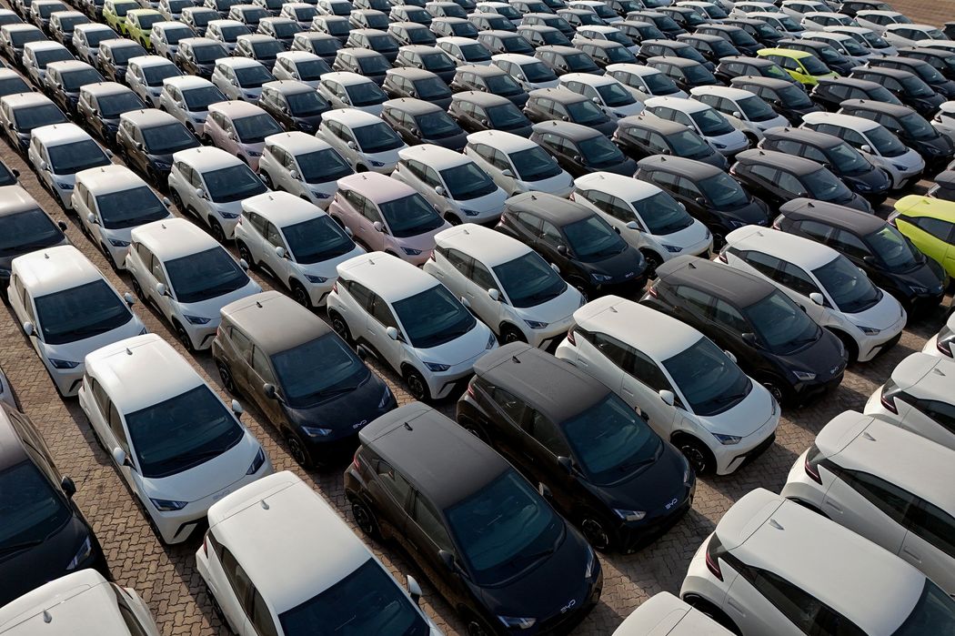 拜登宣布全面对华关税：把中国电动汽车的进口关税提高三倍